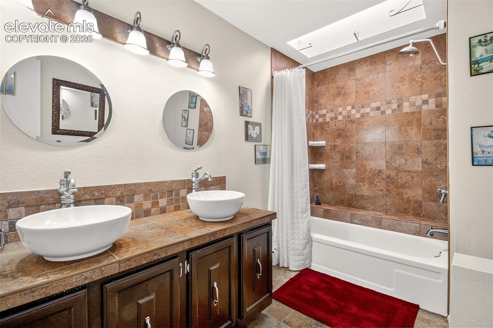 Primary Bath with dual sinks 