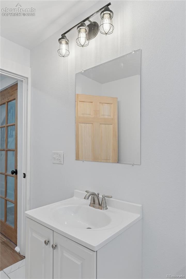 Main-level flat 2nd full
bath
