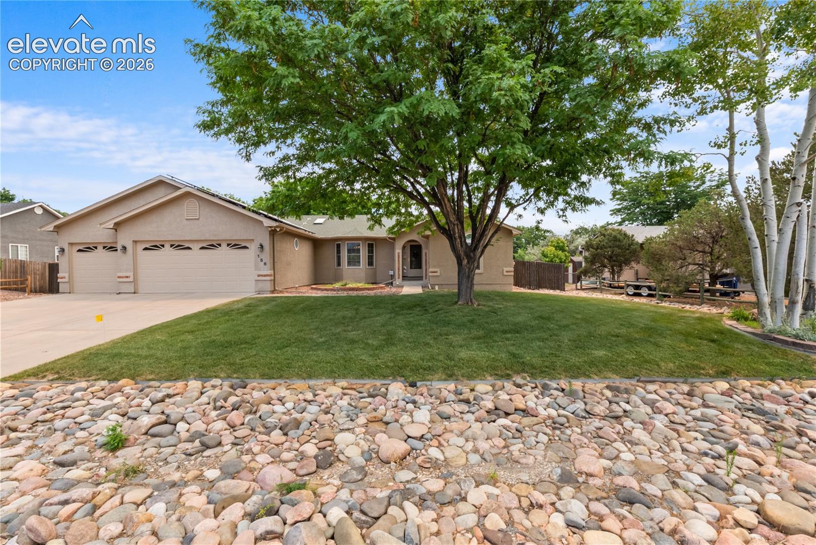 156 S Golfwood Dr, Pueblo, CO 81007