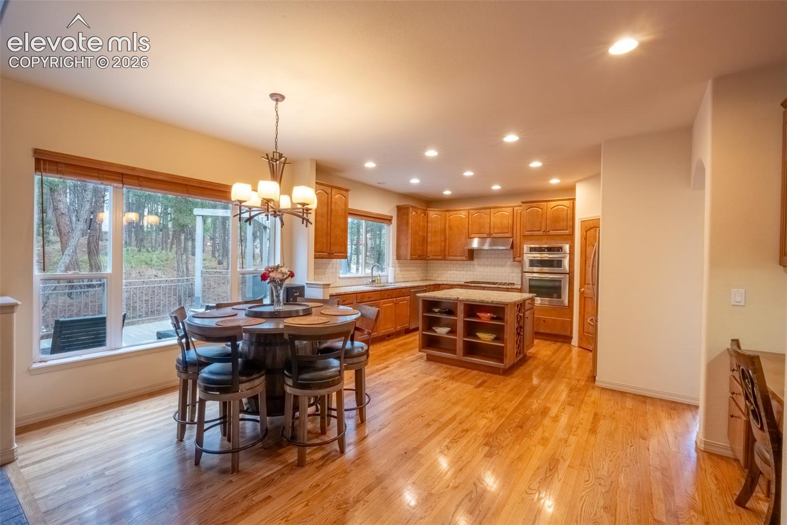 Dining area/kitchen - main floor