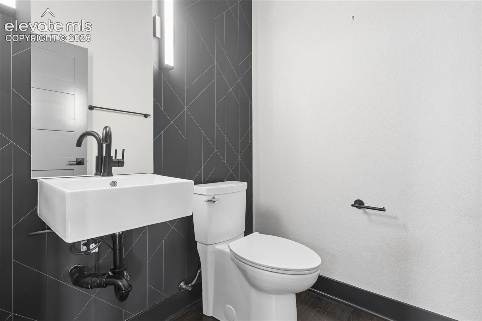 Upper/Main Level Guest Bath