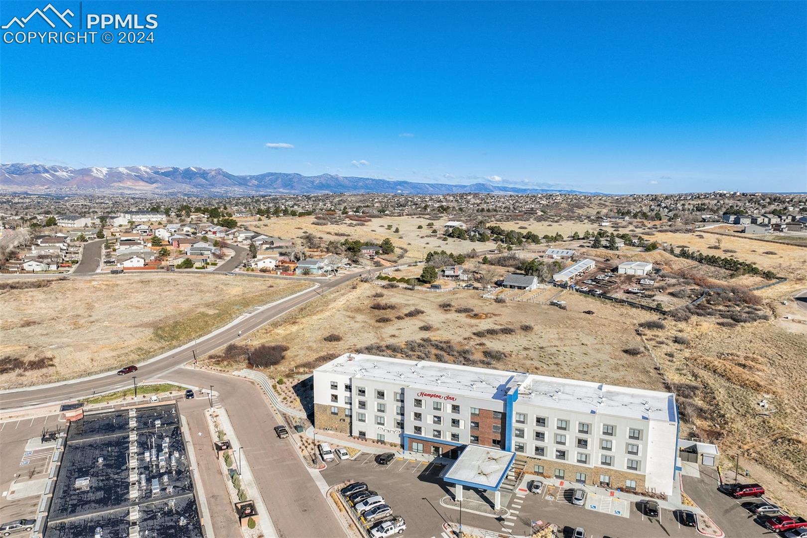 Aerial view with a mountain view