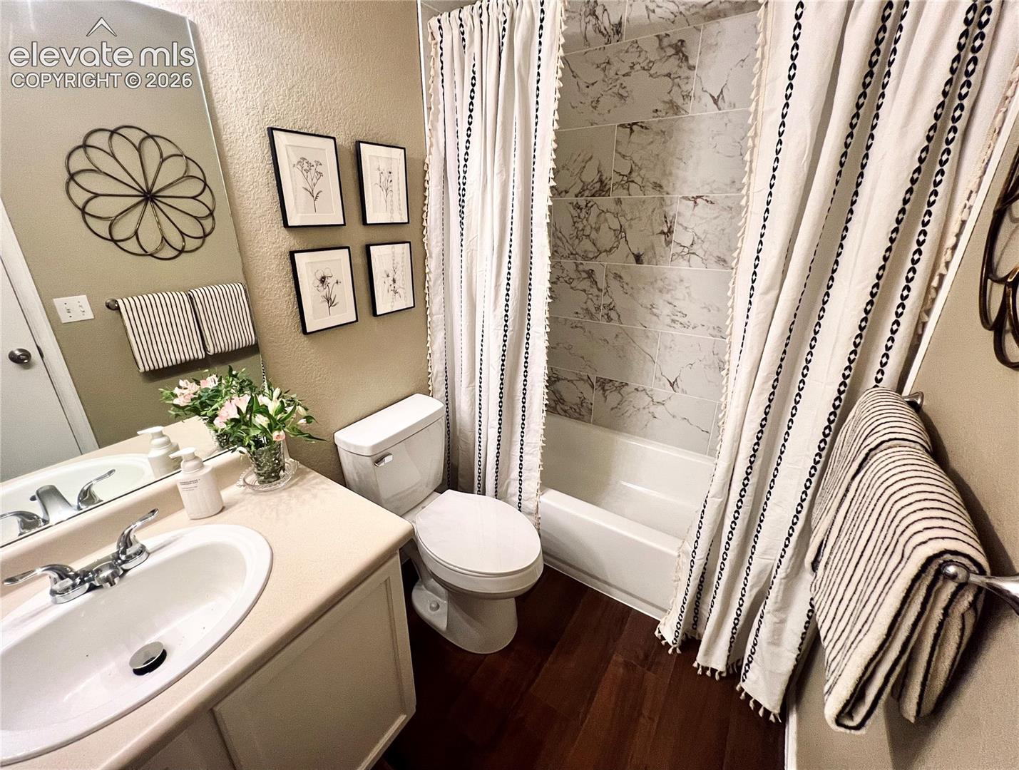 Upper level bathroom featuring some updated finishes!