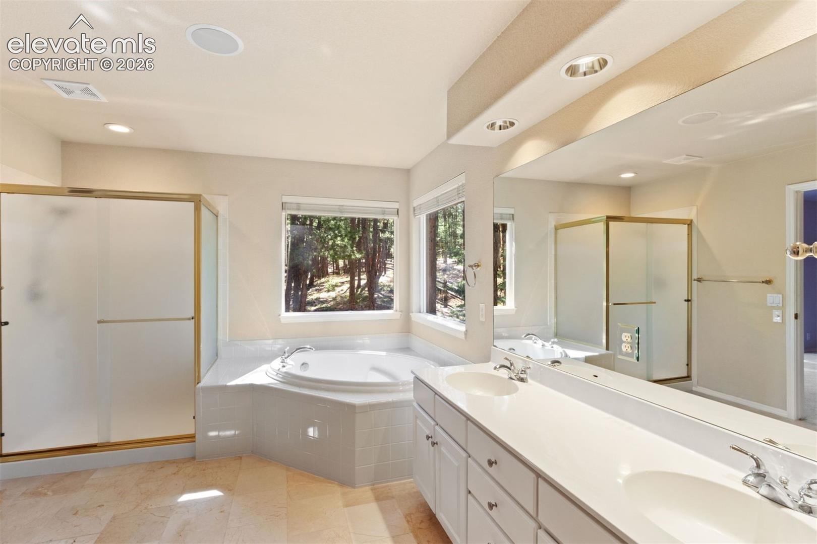 Primary 5 piece bathroom