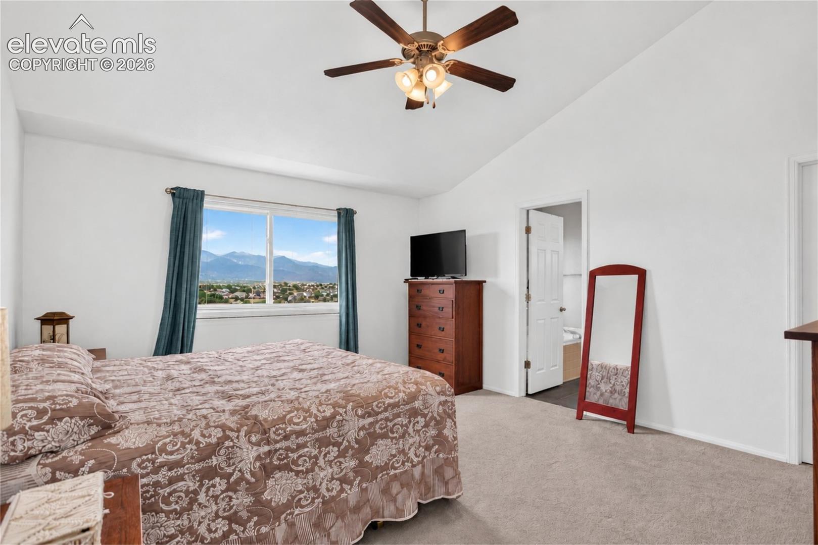 Peaceful mountain views & en-suite bath