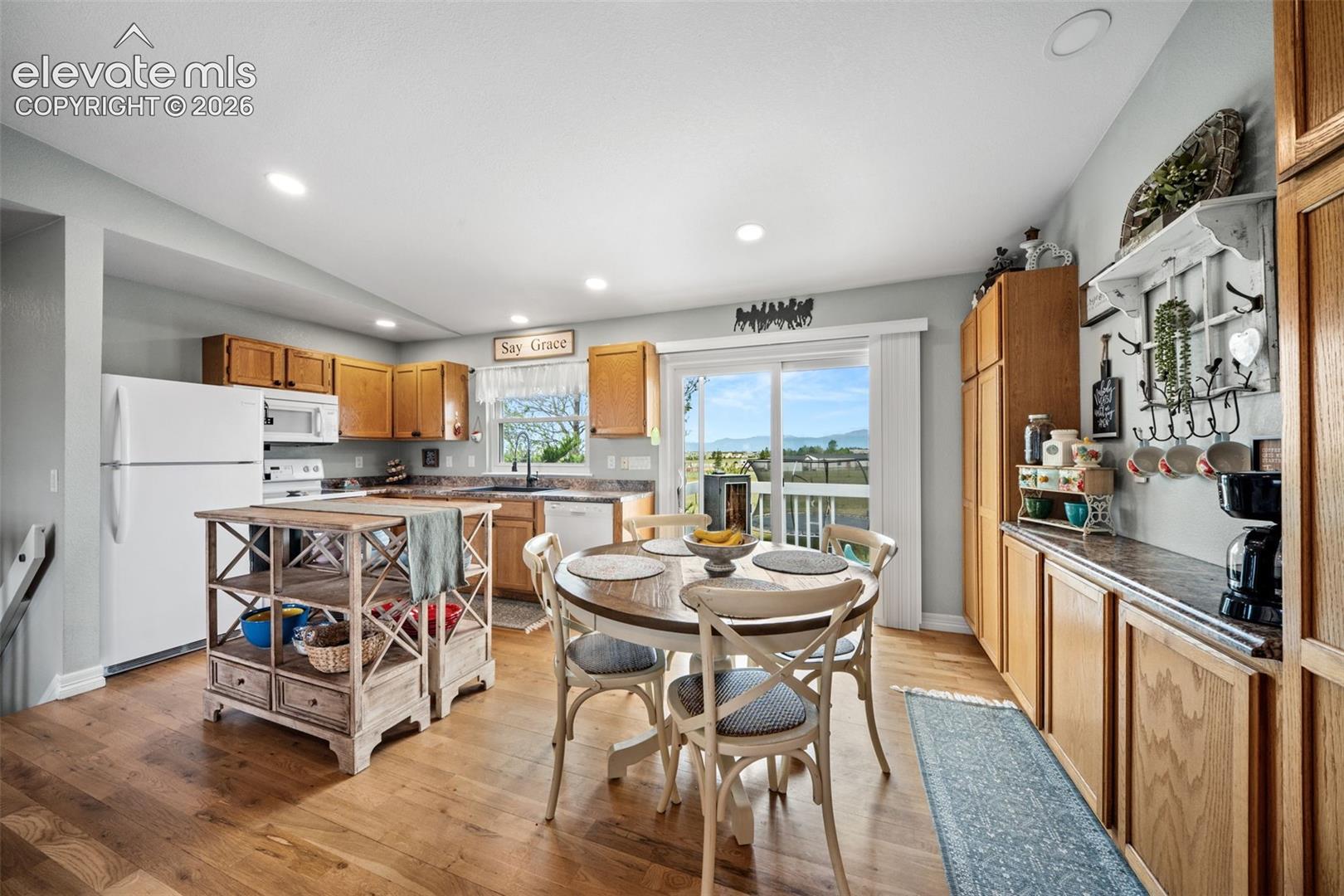 Photo 11 of 16010 Connies Drive, Peyton