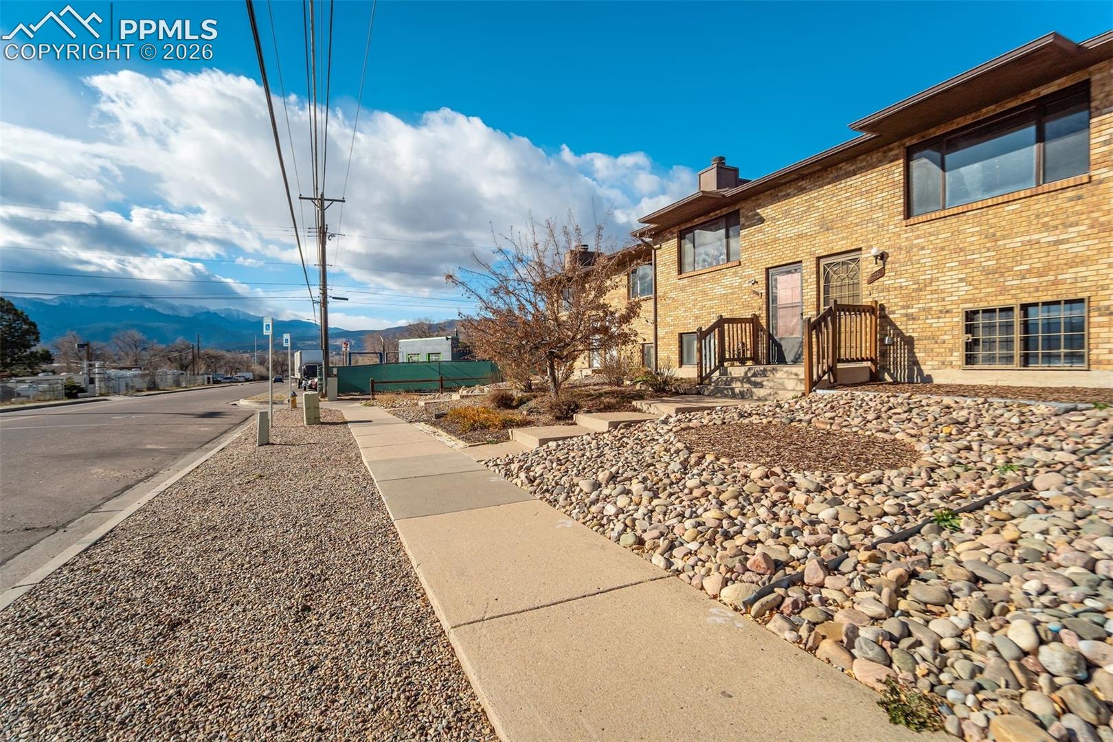 326 Mount View Ln, Colorado Springs, CO 80907