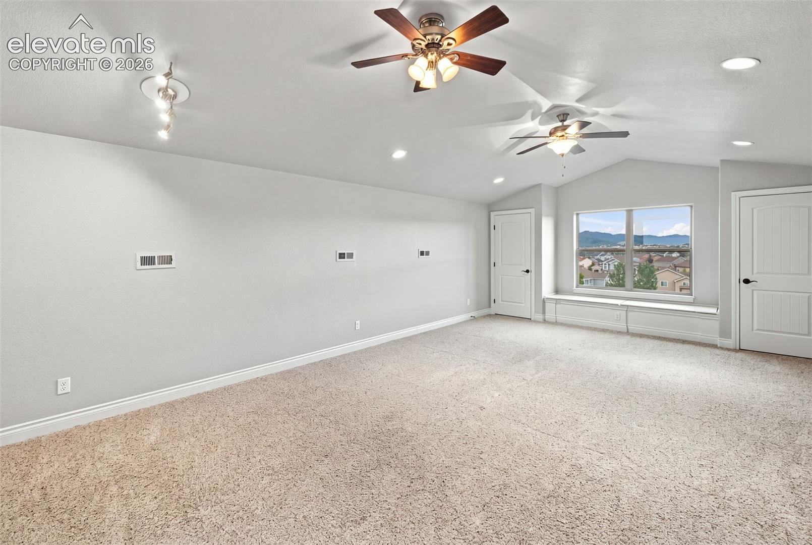 Large Upper Bonus Room.. Flexible space for gym/play/art/music/theater... incredible views!