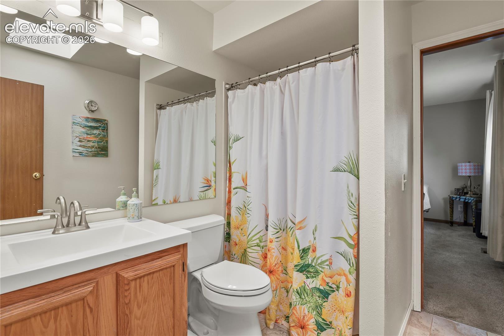 Upper level Jack-and-Jill bath access