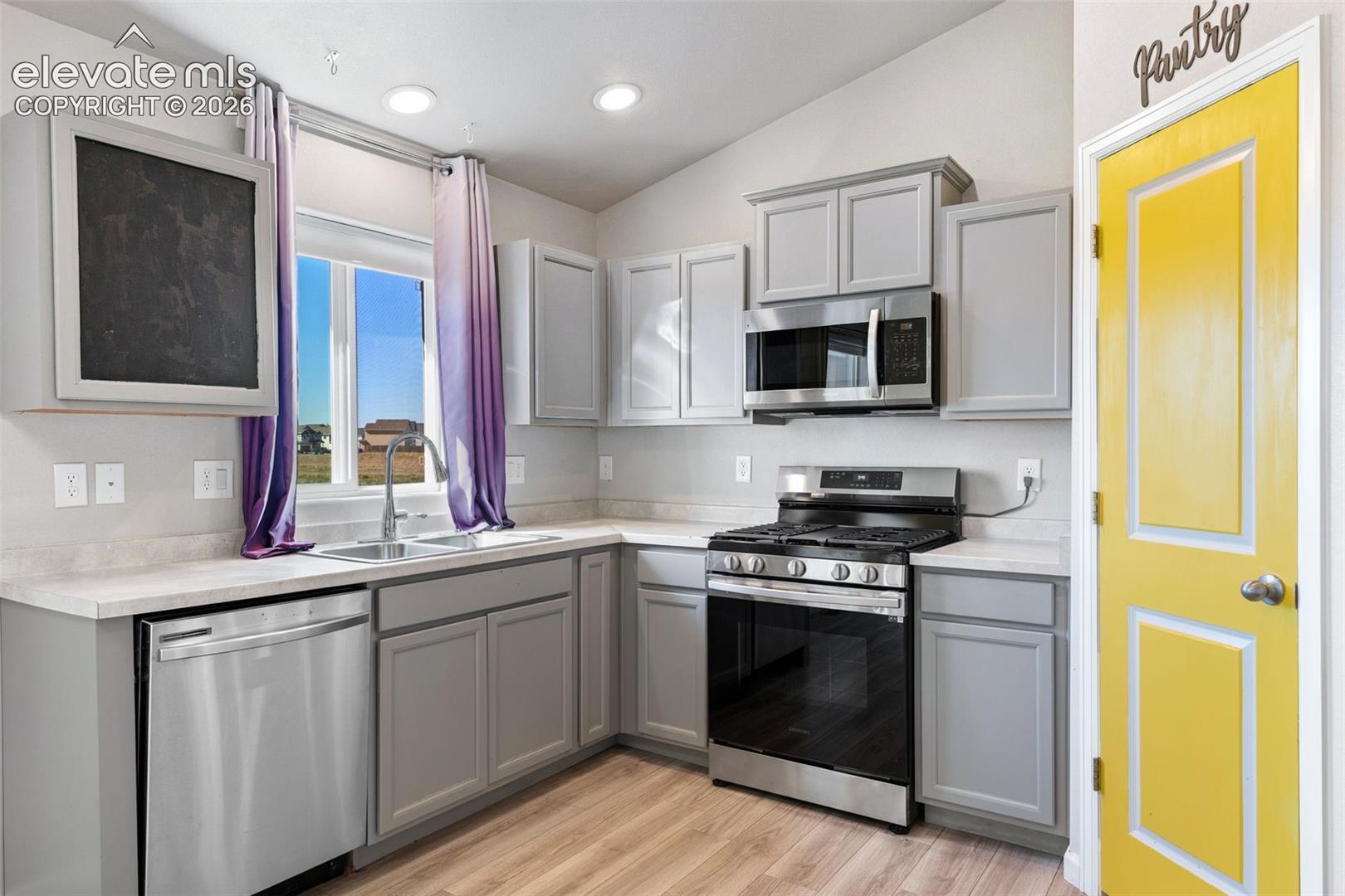 Photo 12 of 10621 Castor Drive, Colorado Springs