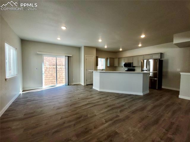 9ft ceilings, abundant can lighting, and plenty of windows to let in the sunlight!