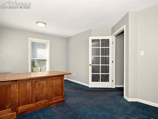 Unfurnished office 