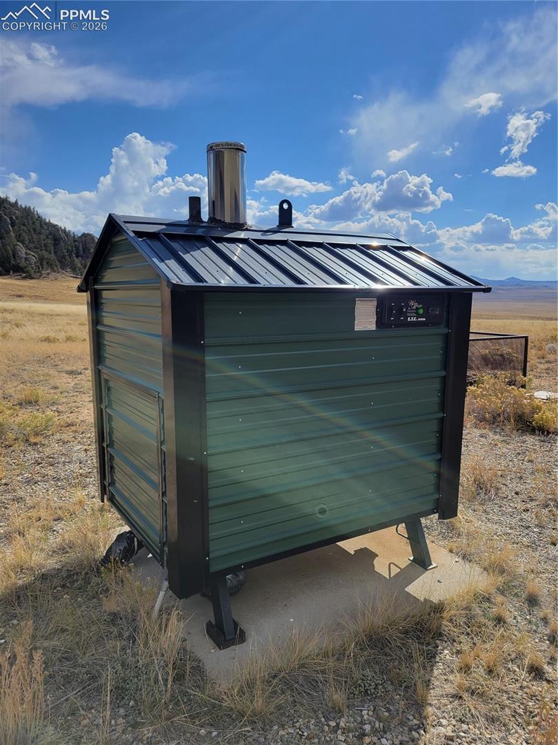 Outdoor Woodmaster heating unit/wood boiler