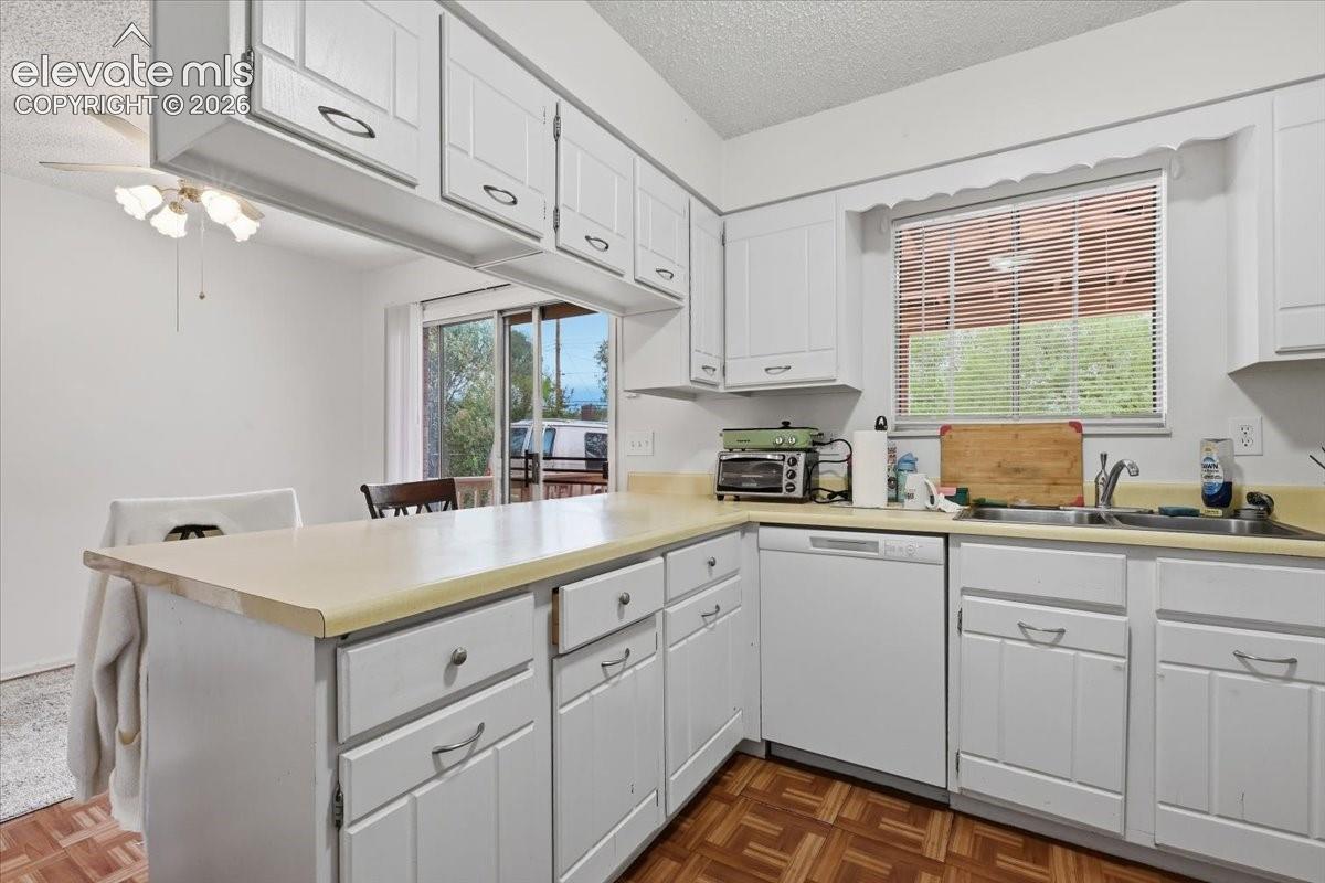 Unit 724 - Kitchen