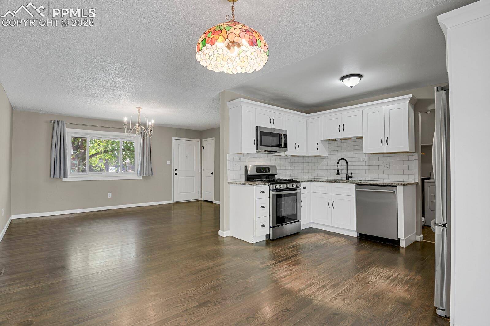 Photo 8 of 1540 Saratoga Drive, Colorado Springs