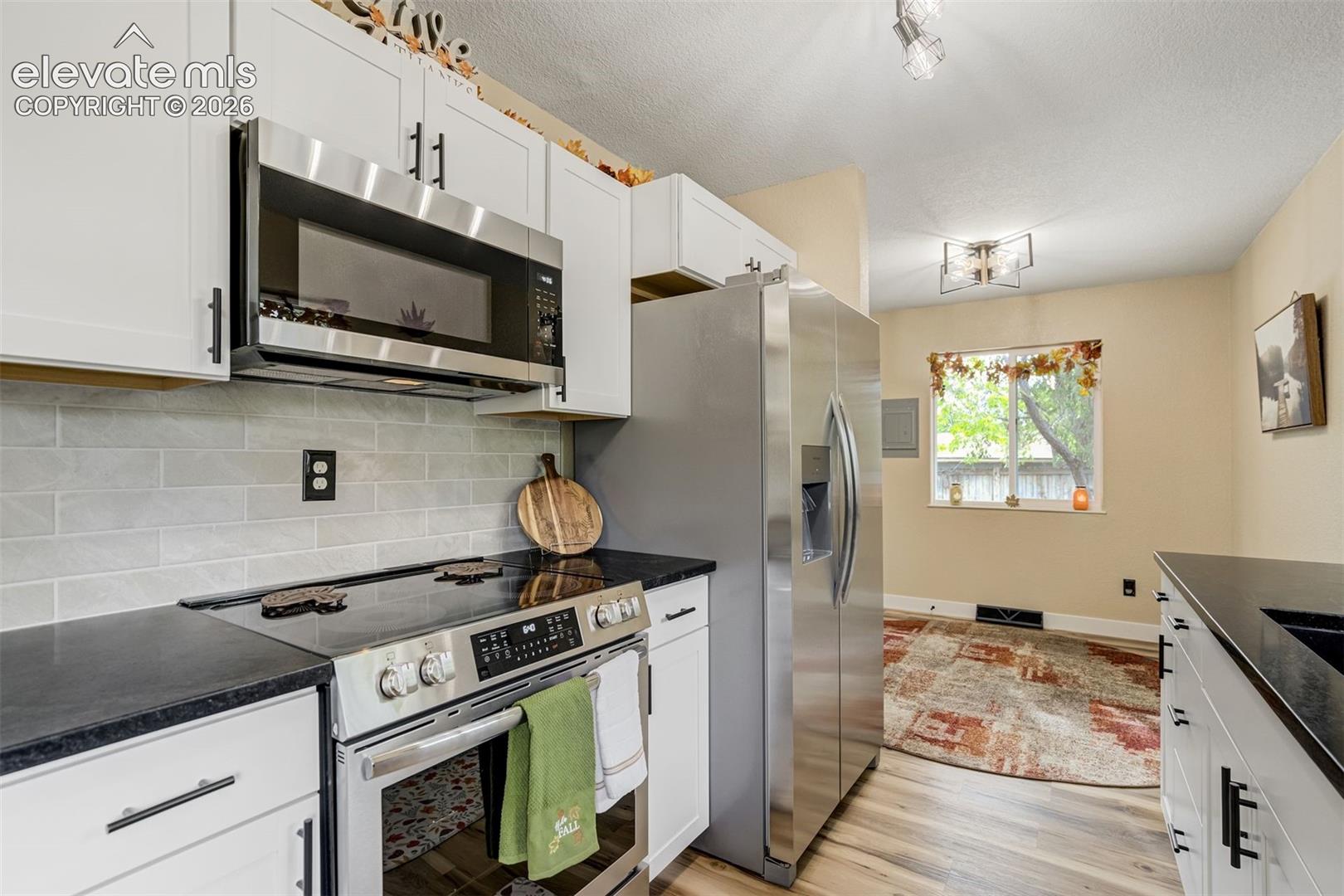 Granite countertops in the kitchen! 