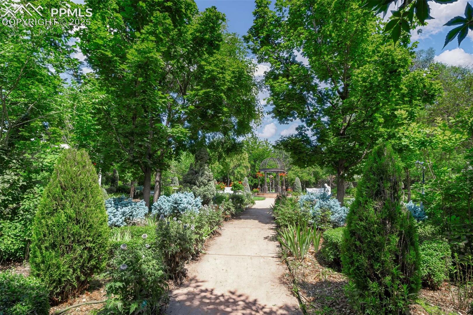 Parisian Garden: Entrance Path