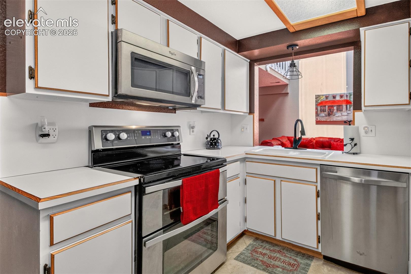 Photo 7 of 2035 Sussex Lane, Colorado Springs