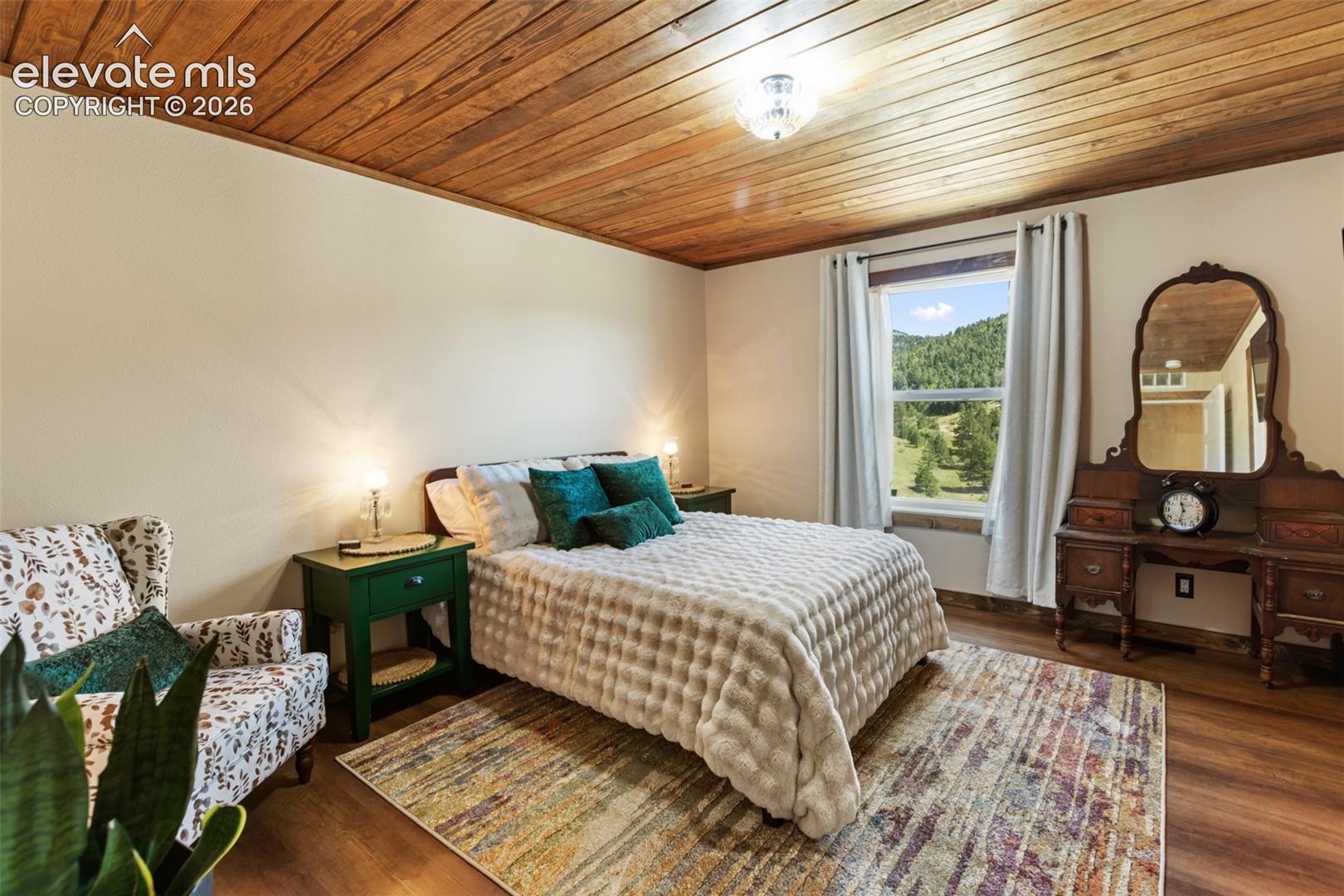 Second Guests bedroom. 