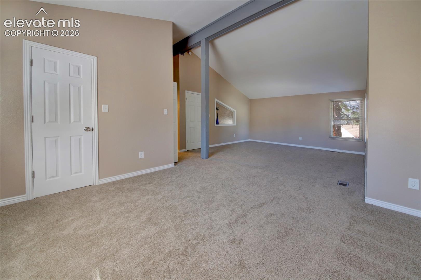 Large suite with vaulted ceilings!