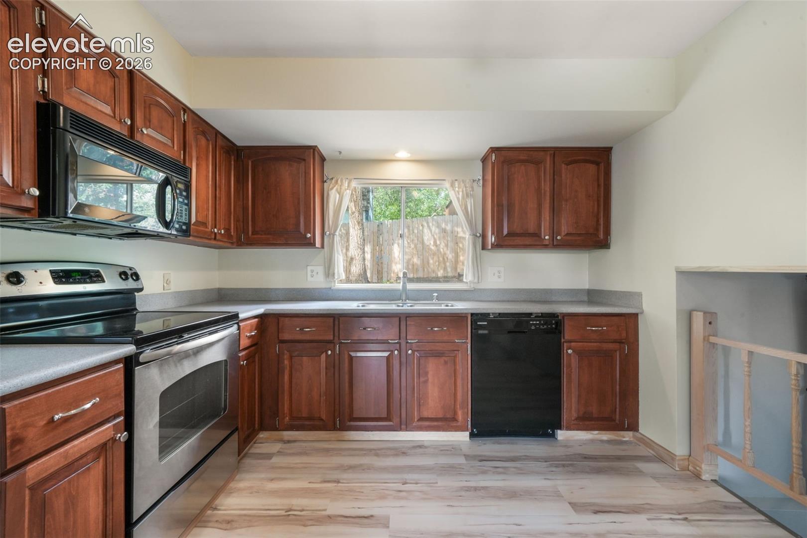 Photo 12 of 5090 Flintridge Drive, Colorado Springs