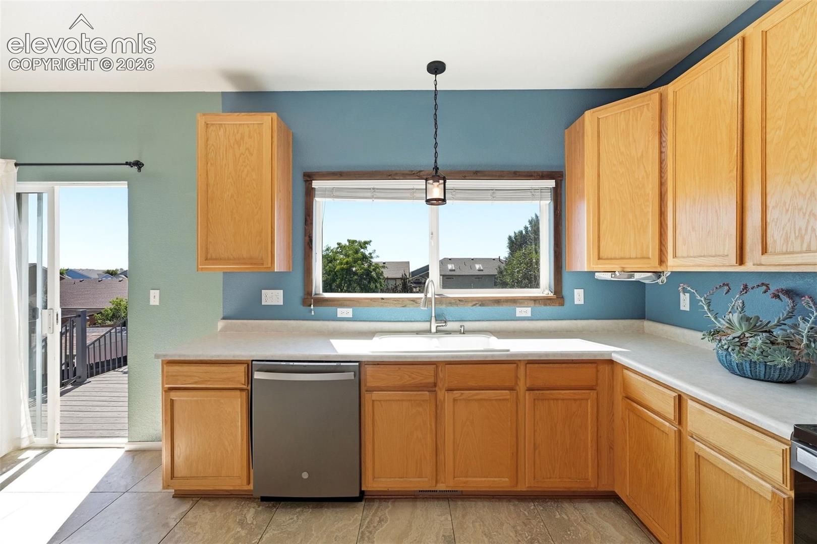 Photo 9 of 7105 Amber Ridge Drive, Colorado Springs