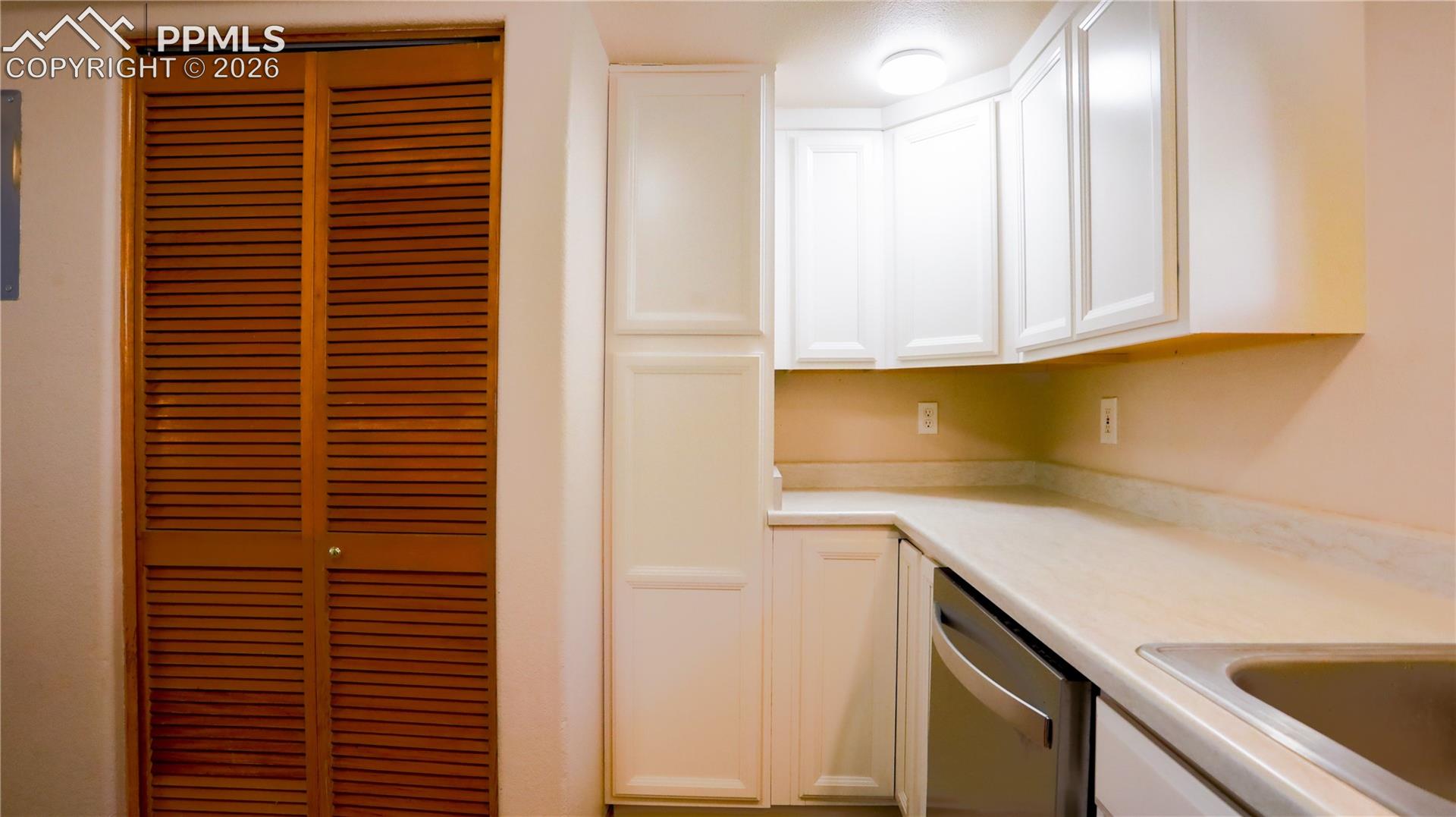 Photo 10 of 549 W Dale Street, Colorado Springs