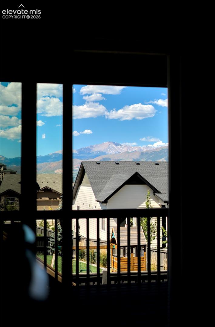Indoor-Outdoor Living
Open the doors and let mountain breezes and endless views become part of everyday life.