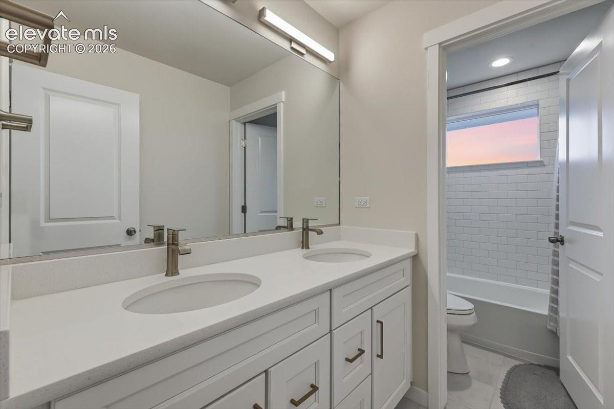 Upstairs Bathroom 
