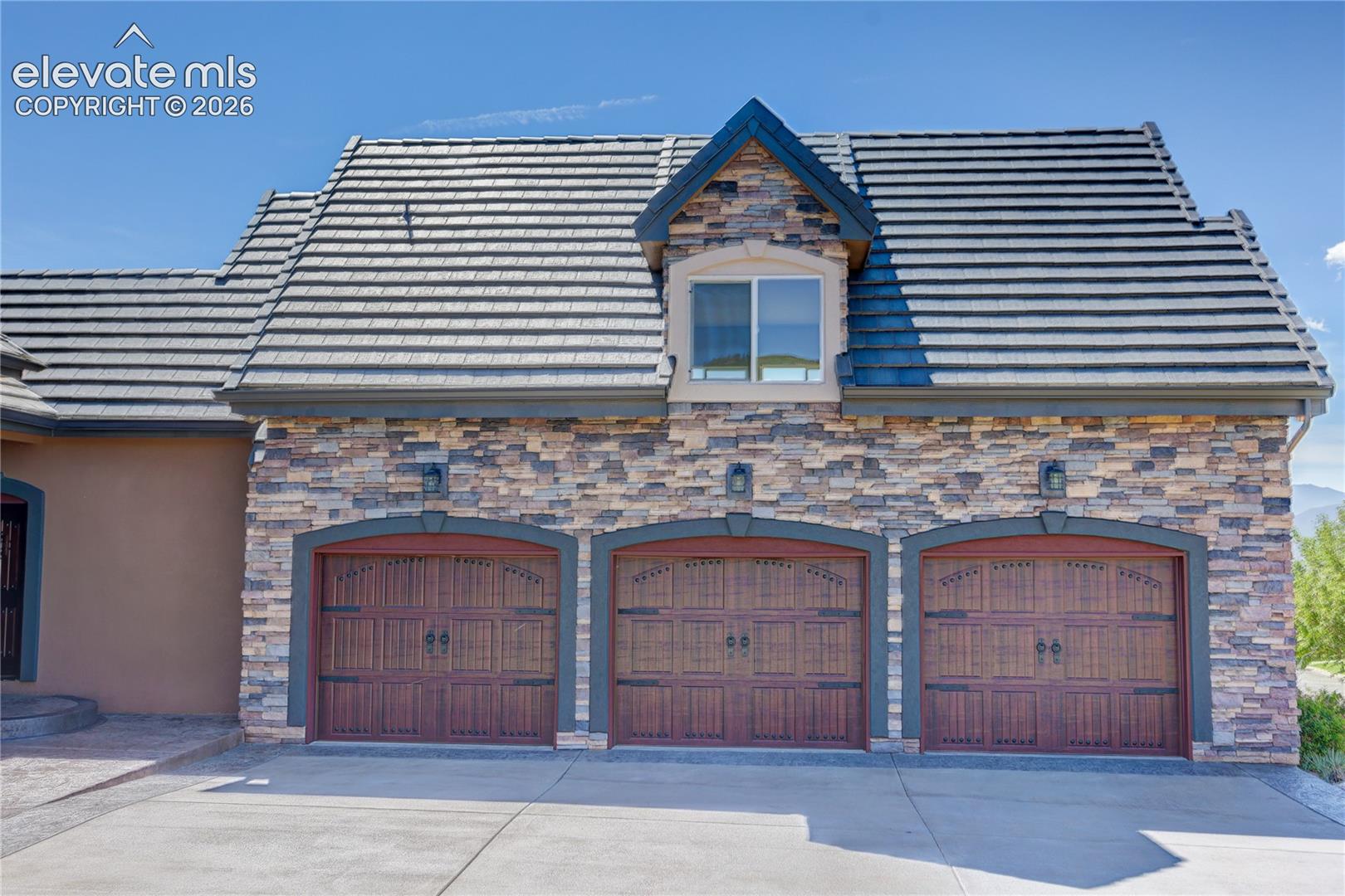 Attached, oversized 3-car garage w/ space for workbench
