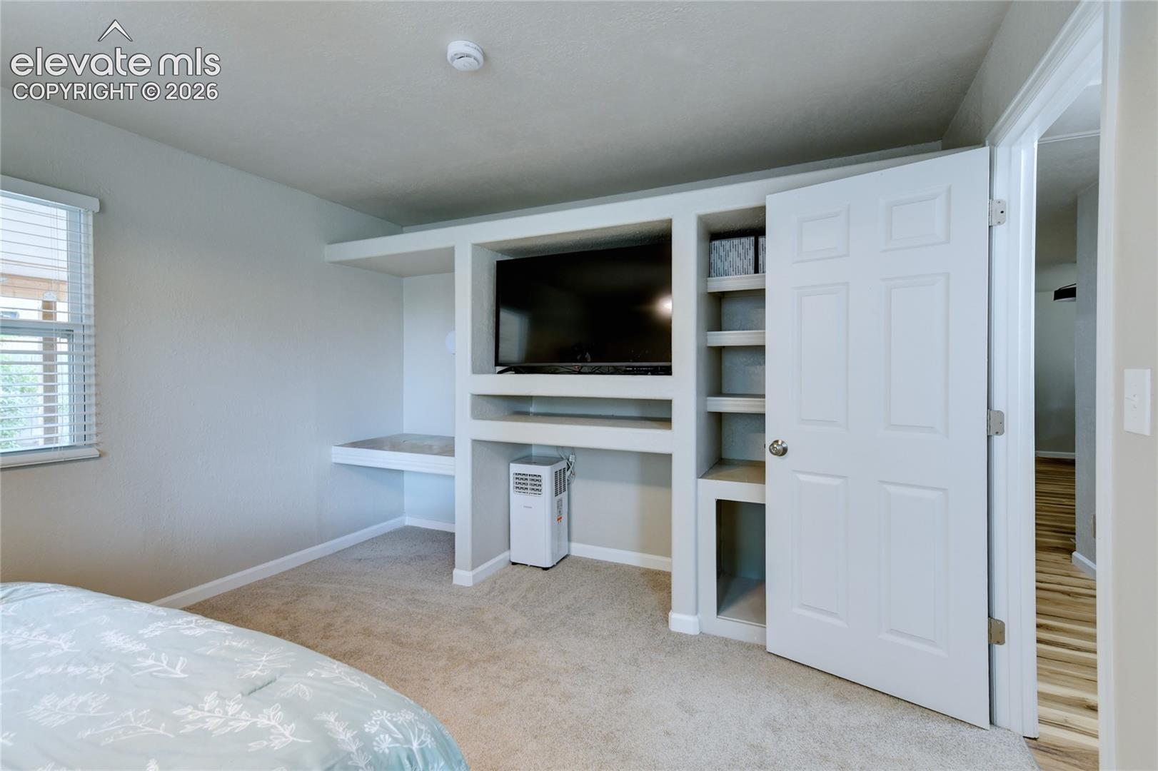 w/ built ins