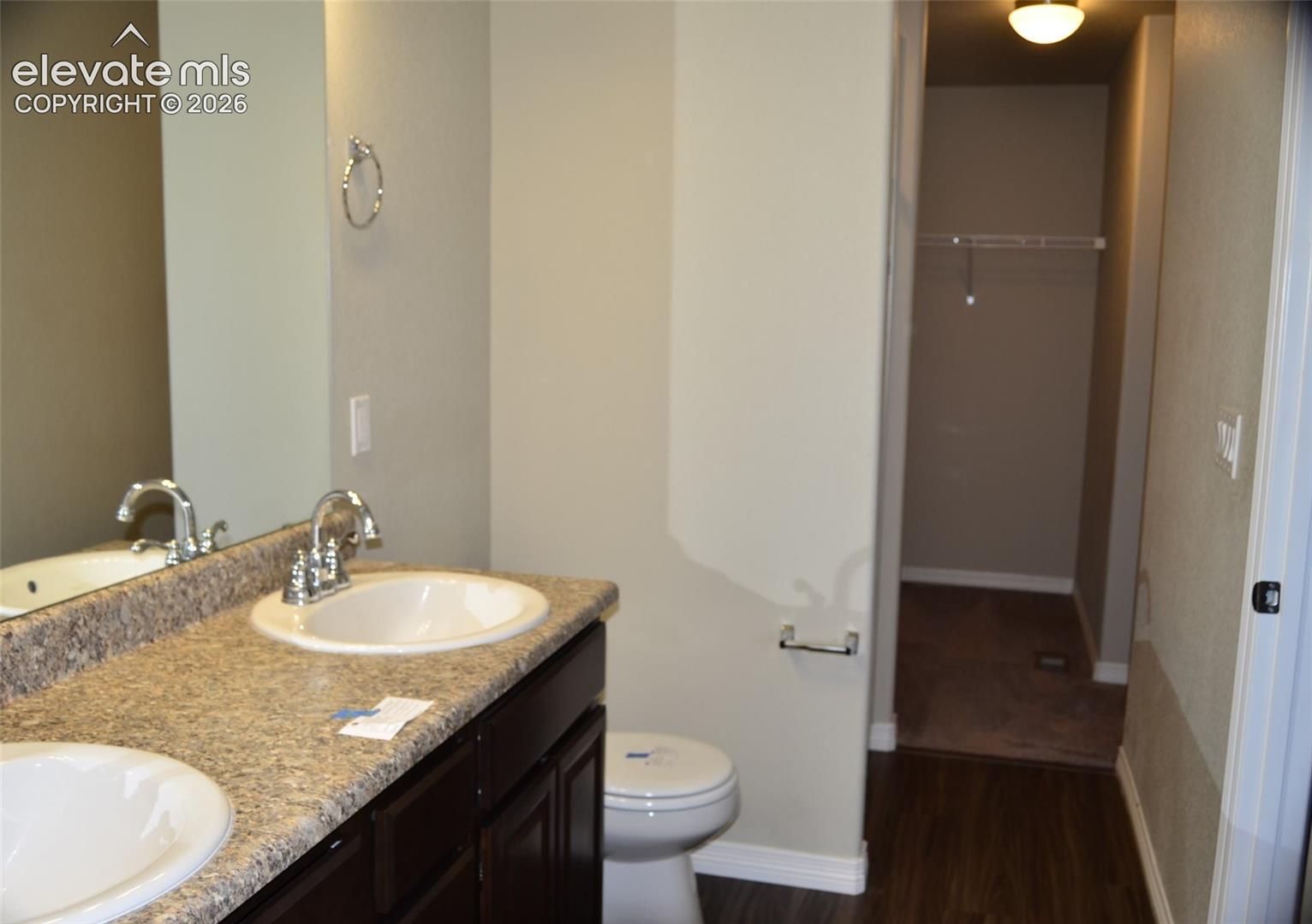 Main bedroom ensuite bathroom