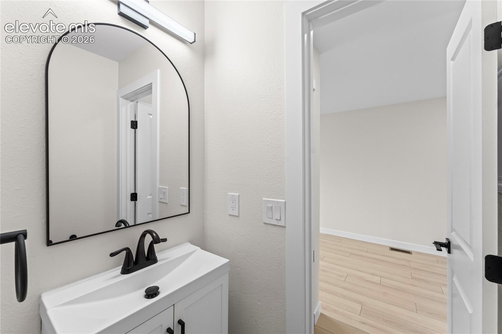 Main Level 1/2 Bathroom