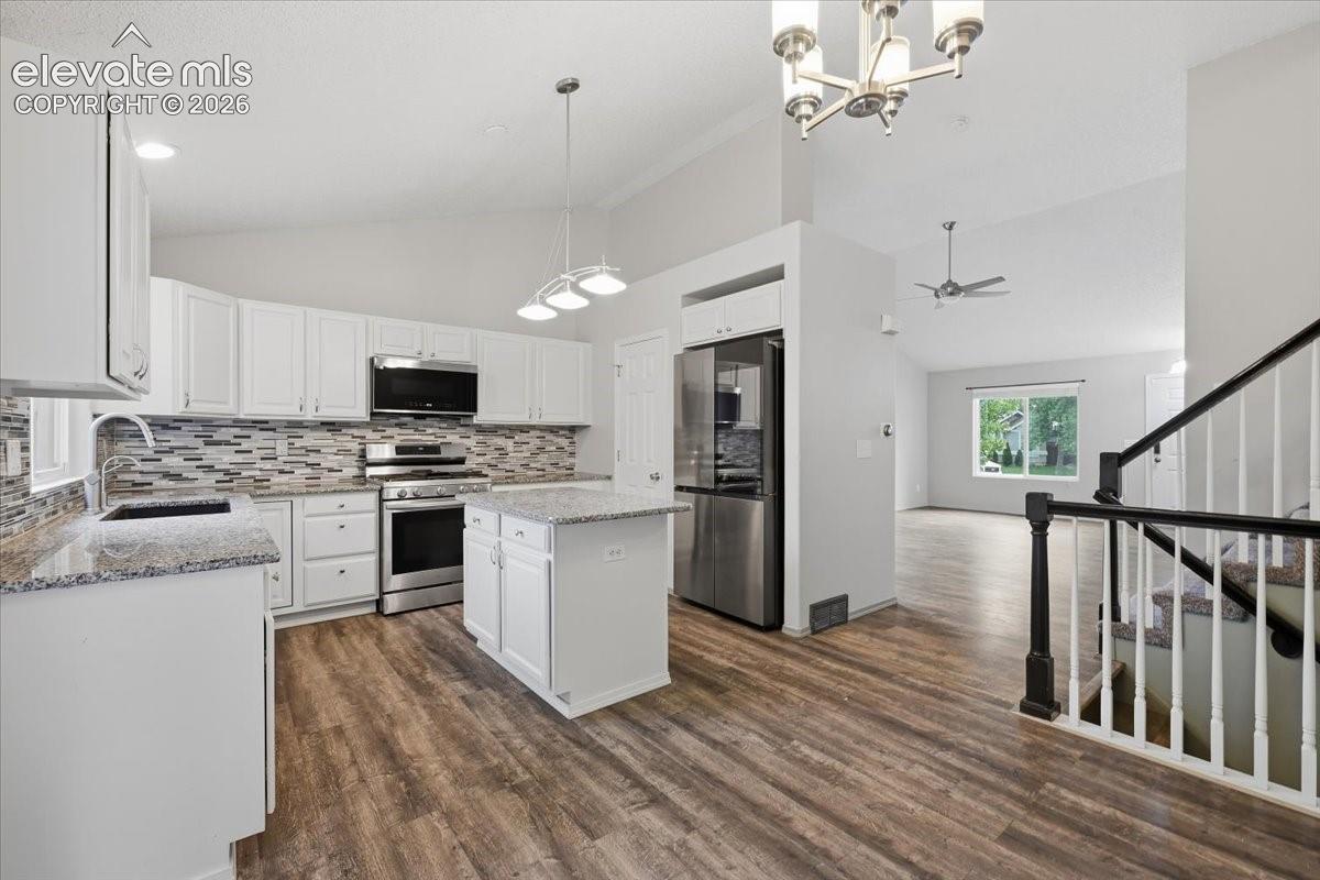 Photo 6 of 690 Snowpeak Court, Colorado Springs