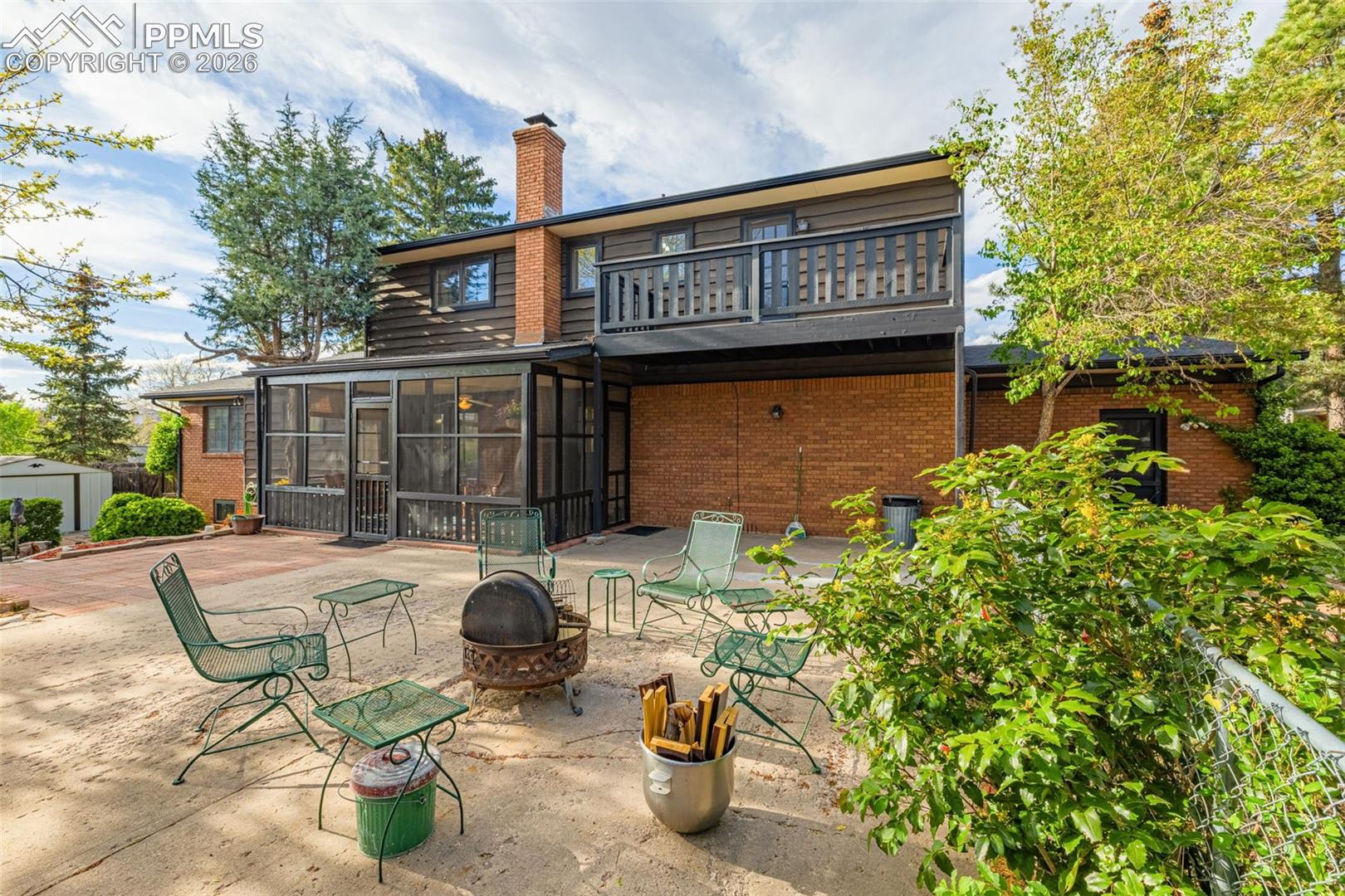 Backyard firepit 