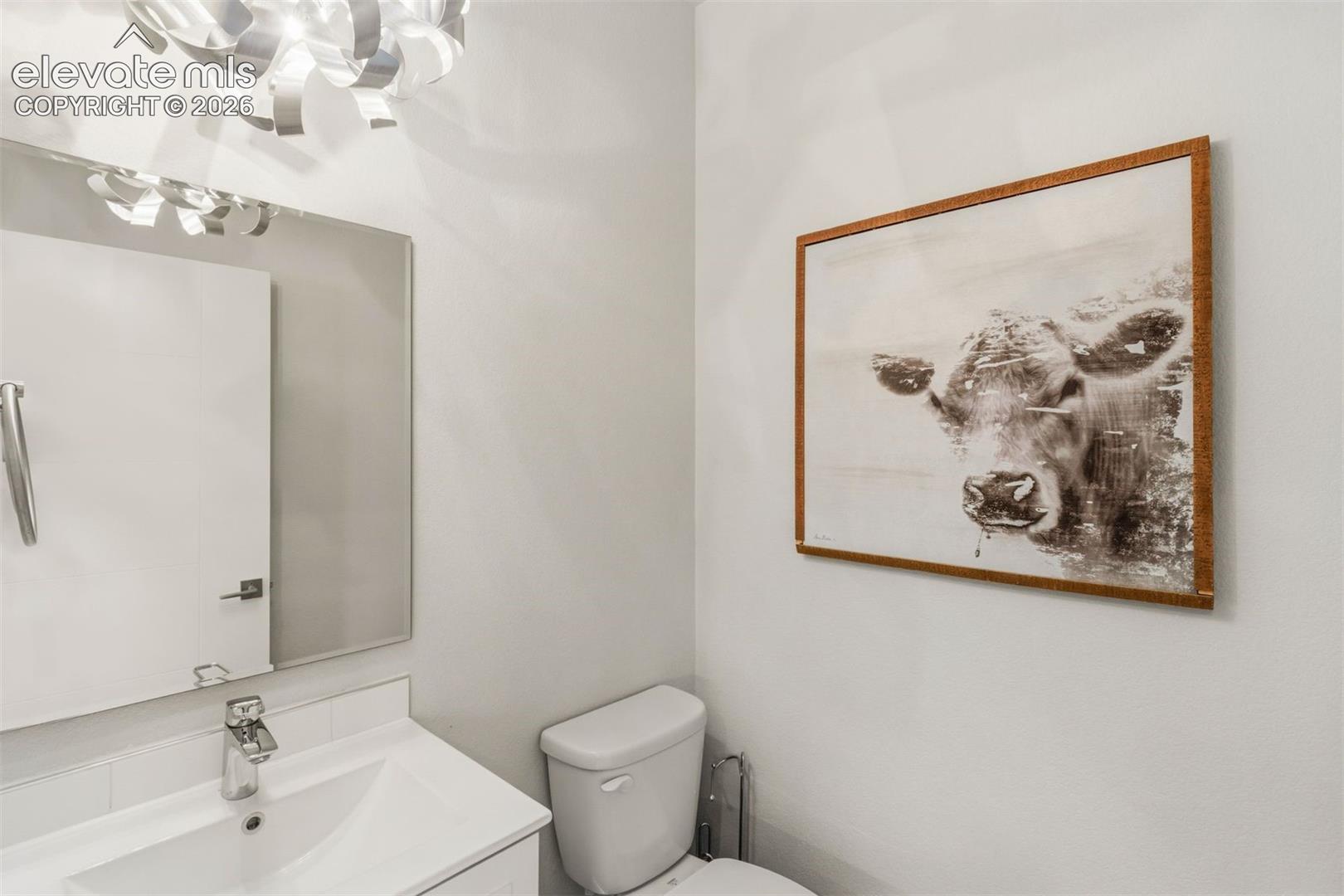 Main level 1/2 bath