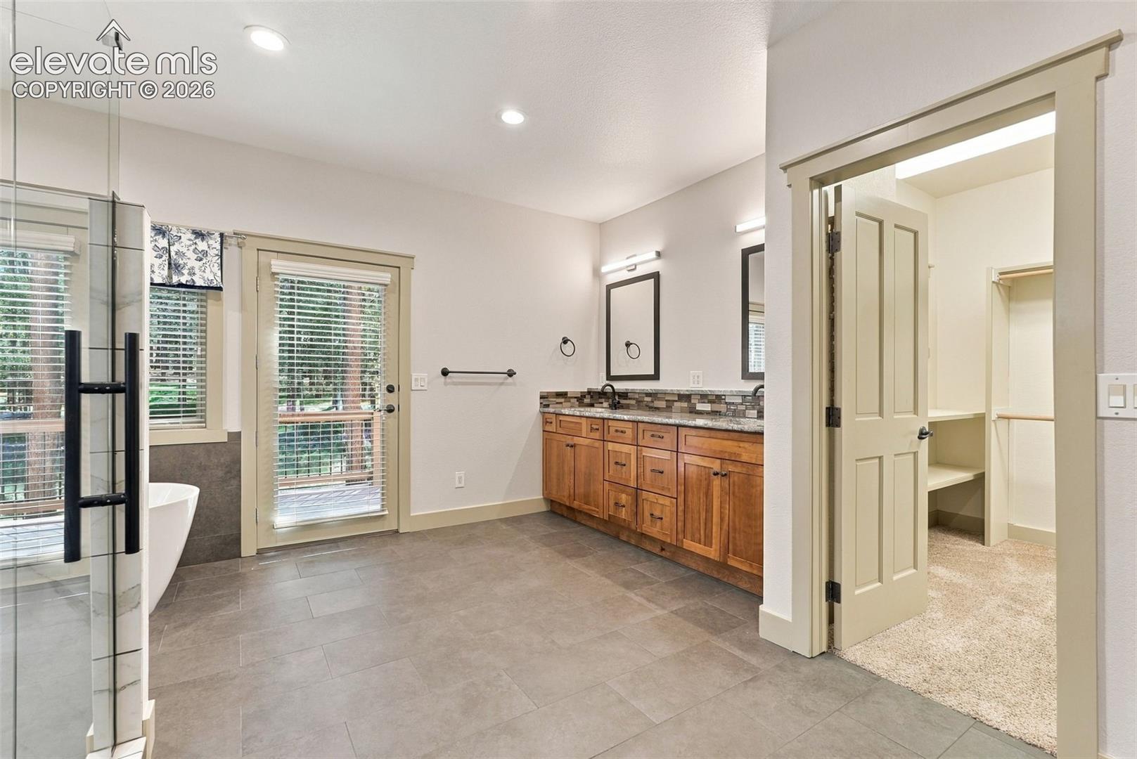 5 piece master bathroom