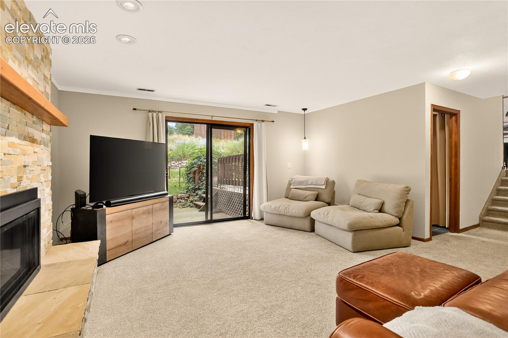Family room walk-out & fireplace