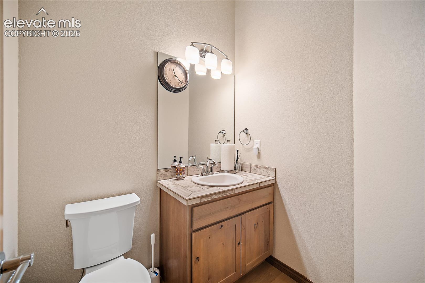 Main level 1/2 bath. 