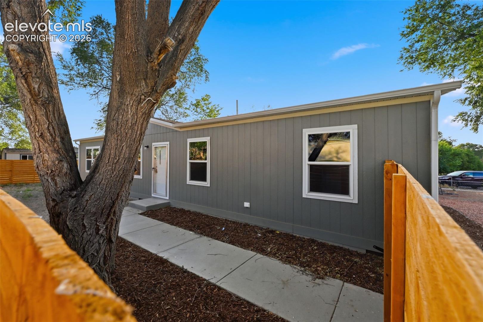 281 E Stewart Dr, Pueblo, CO 81007