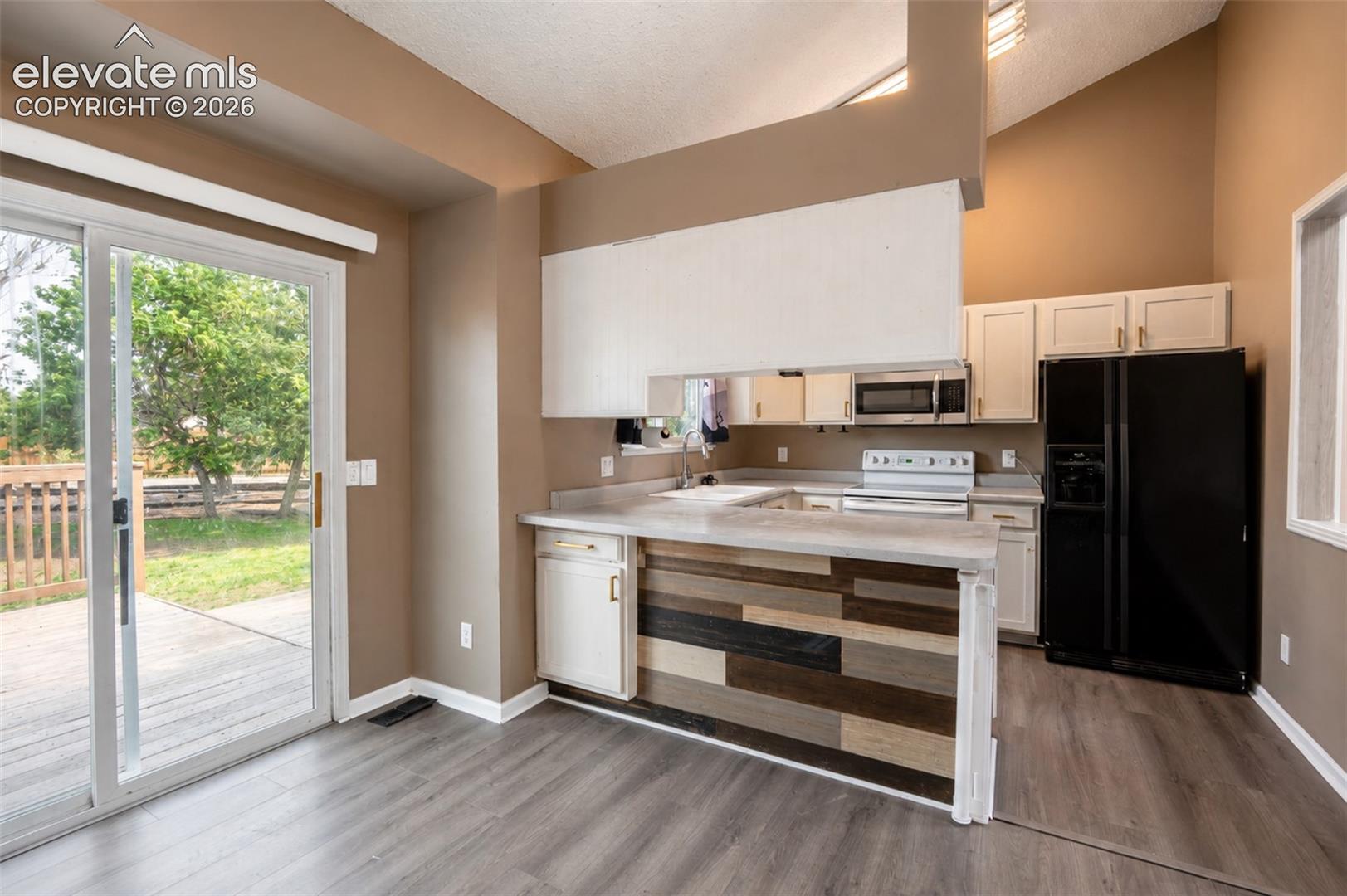 Dining Room to Kitchen.