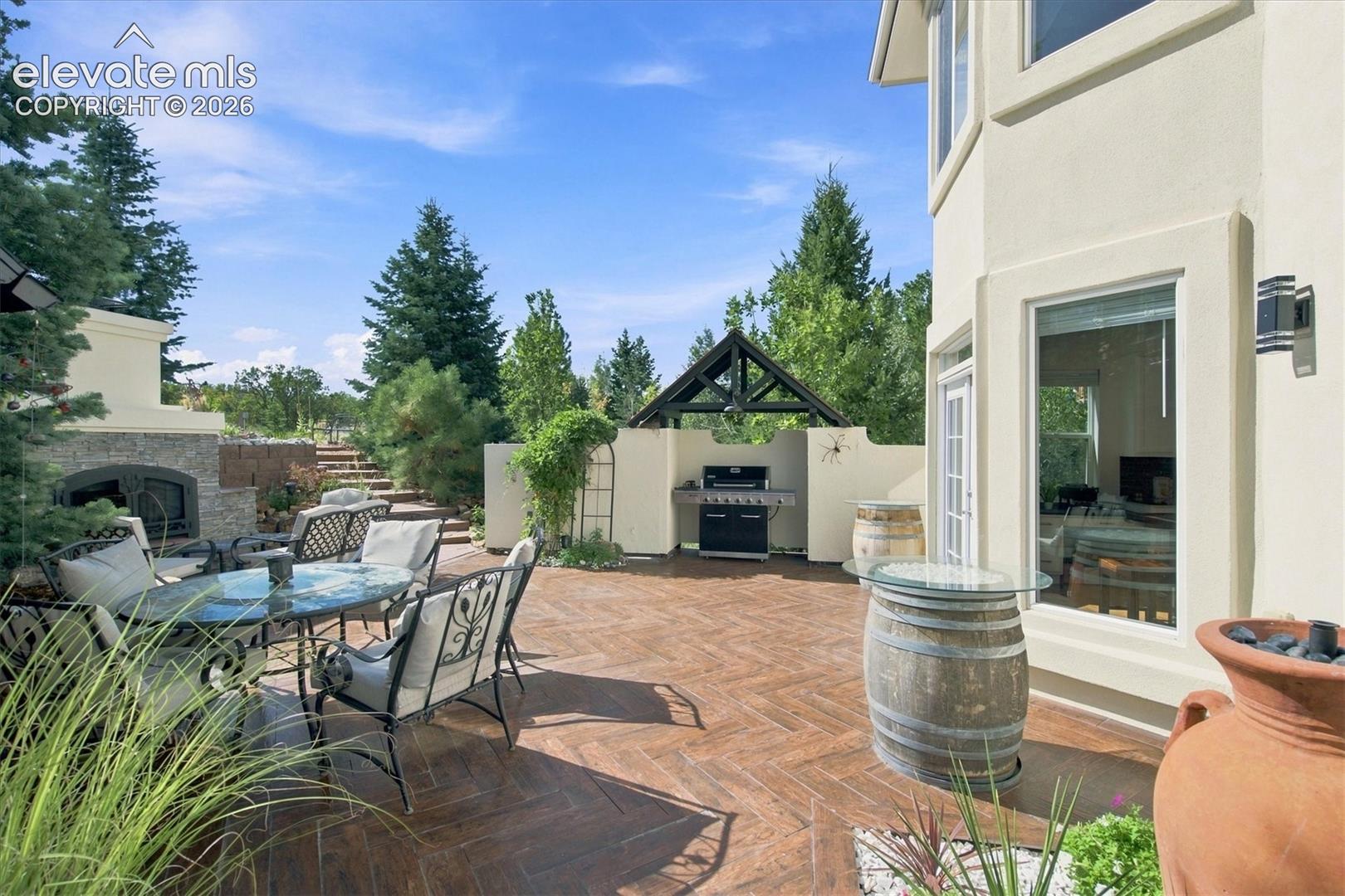 Custom 1000 sq' tiled patio