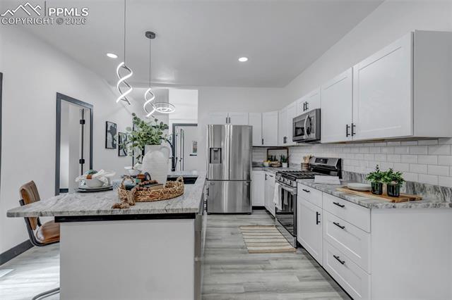 908 Cimarron St, Colorado Springs, CO 80903