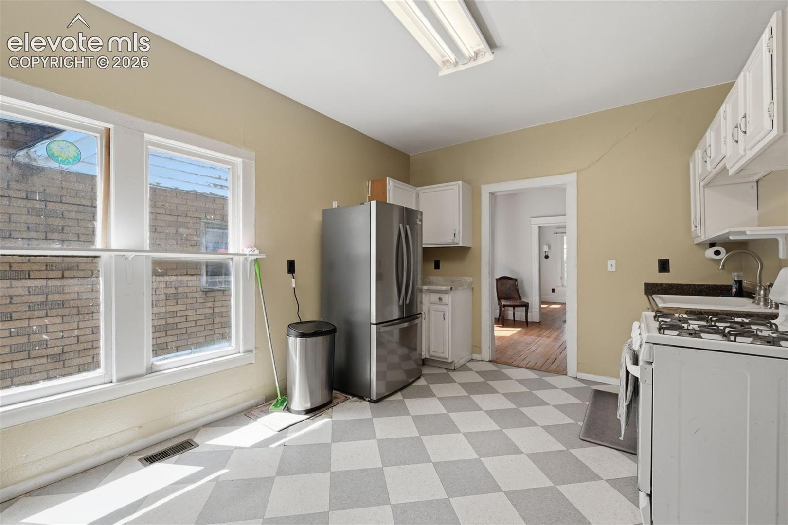 Photo 6 of 631 E Willamette Avenue, Colorado Springs