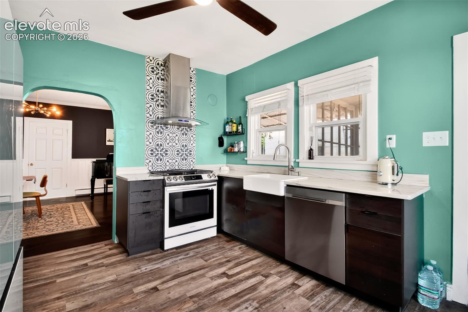 Gorgeous kitchen, stainless appliances