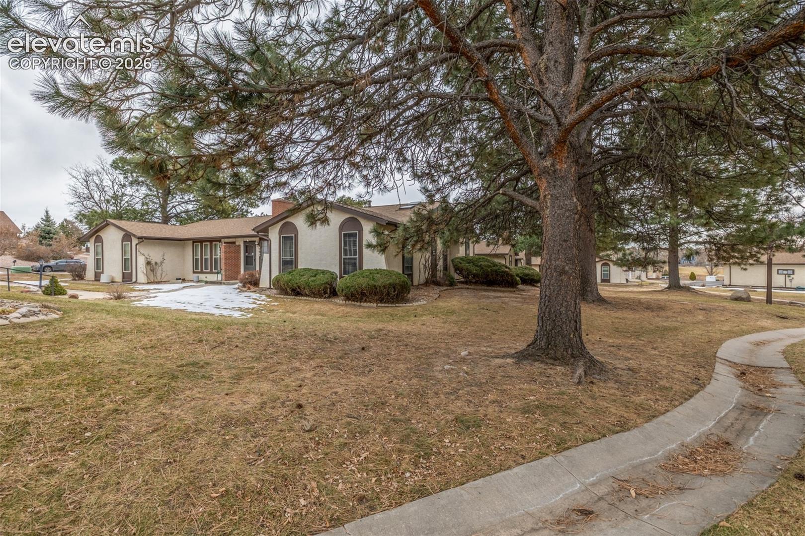 406 Valley Hi Cir #B, Colorado Springs, CO 80910