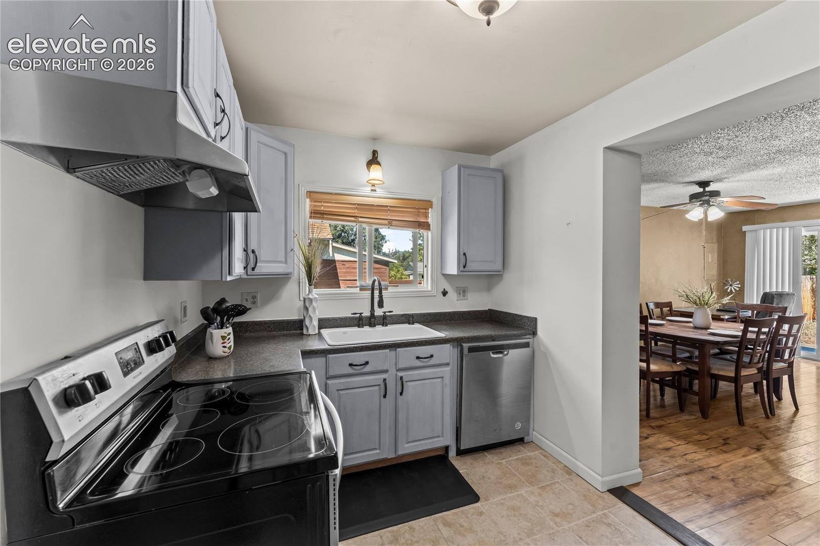 Photo 8 of 814 E Yampa Street, Colorado Springs
