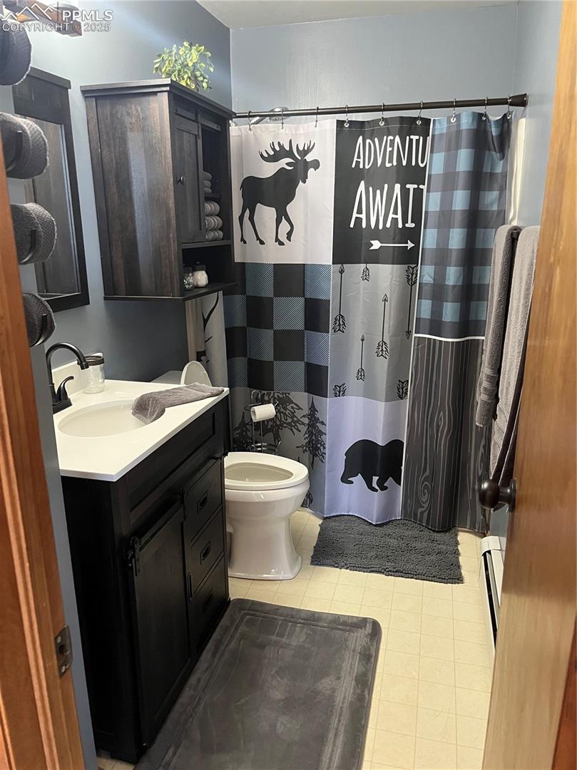 Upper hall bathroom.