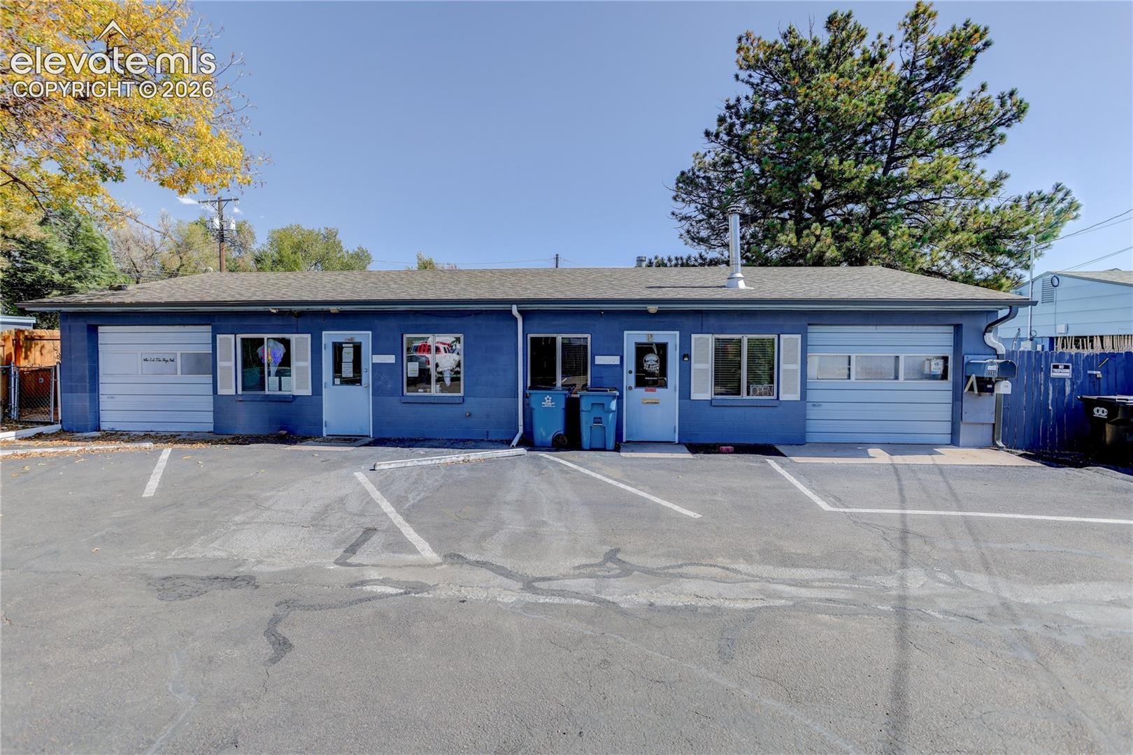 Double unit commercial - 1800 SqFt building