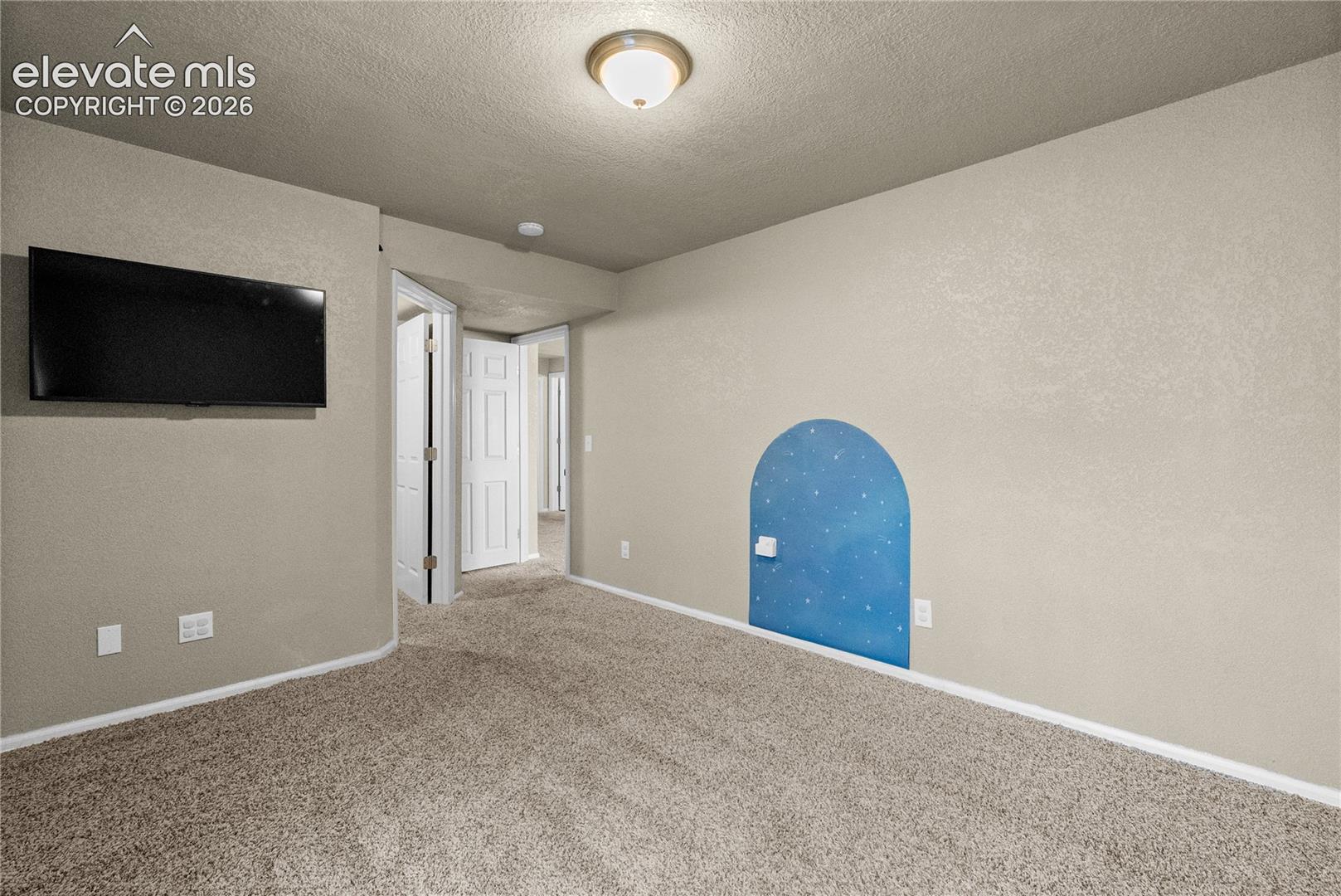 Textured wall finishes with a decorative wall niche